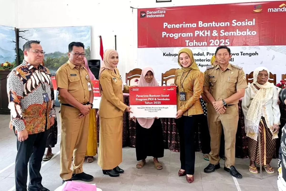 7,45 Juta Penerima Bansos Disasar Bank Mandiri Hingga 2025: Mampukah Akselerasi Ekonomi Kerakyatan?